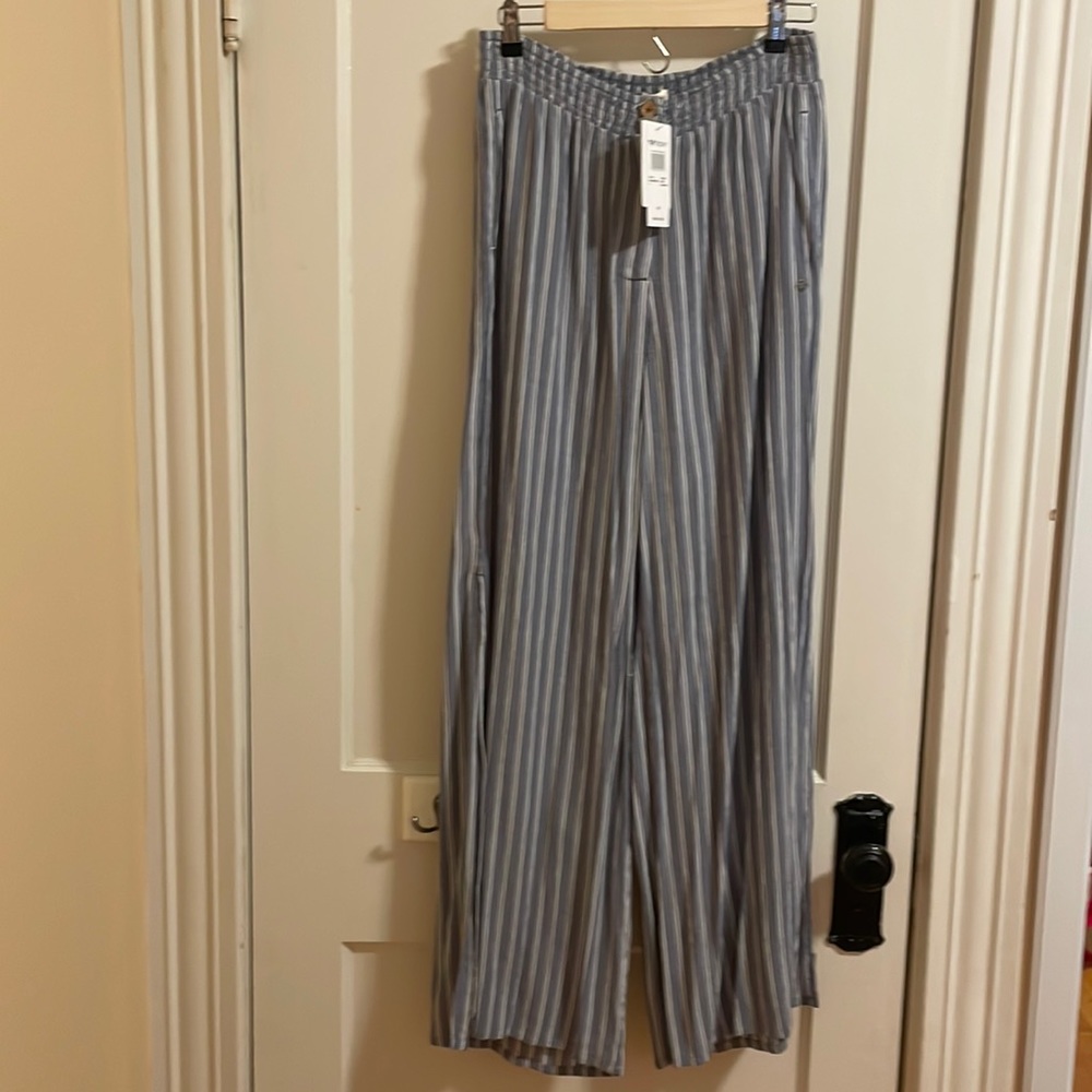 NWT Roxy high waist pants. Size Medium.